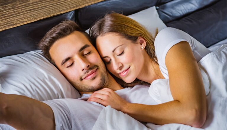 Arm in Arm einschlafen – Paare und Ihre Schlafposition