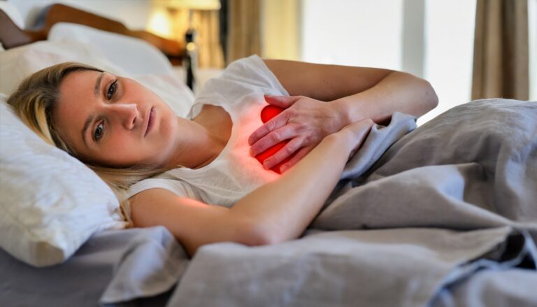 Herzrasen beim Einschlafen – Ursachen & Therapie