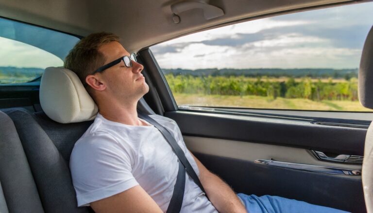 Schlafen im Auto – Lebensgefährlich oder sicher?