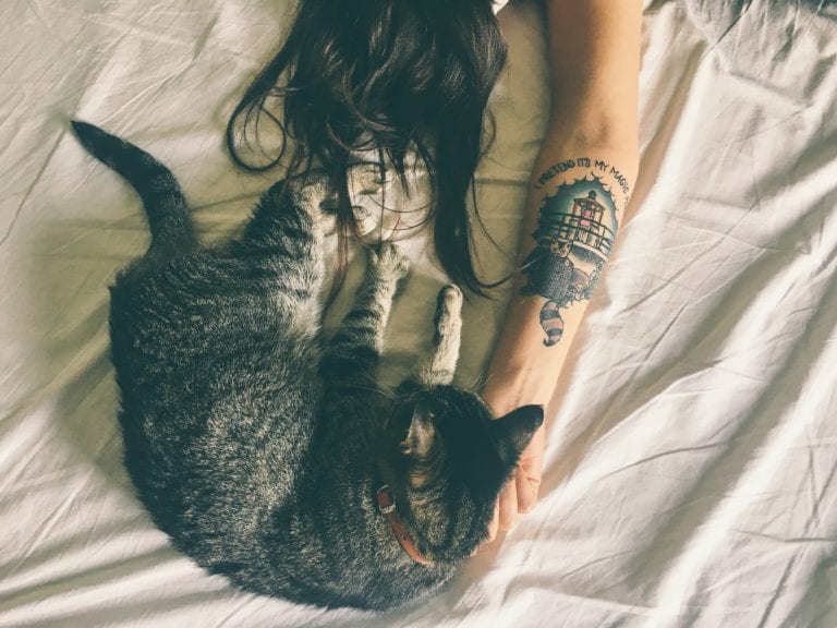 Mit frischem Tattoo schlafen – Worauf musst Du achten?